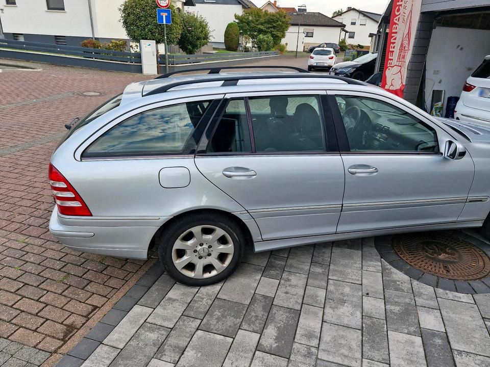 Mercedes Benz C 180 2006 — салон