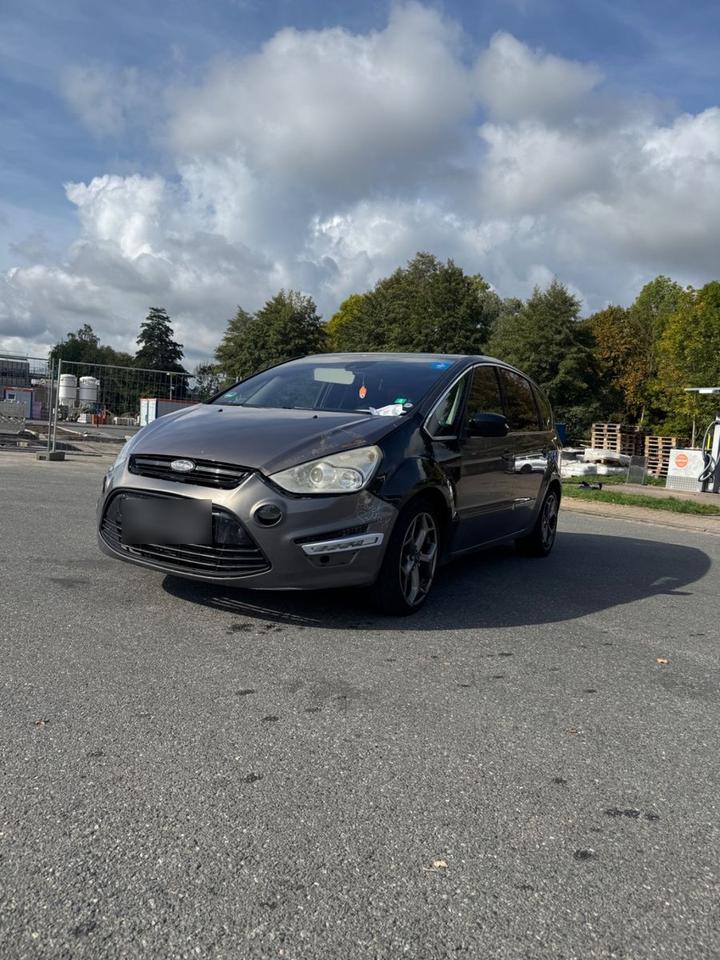 Ford S-Max 2012 — rear view