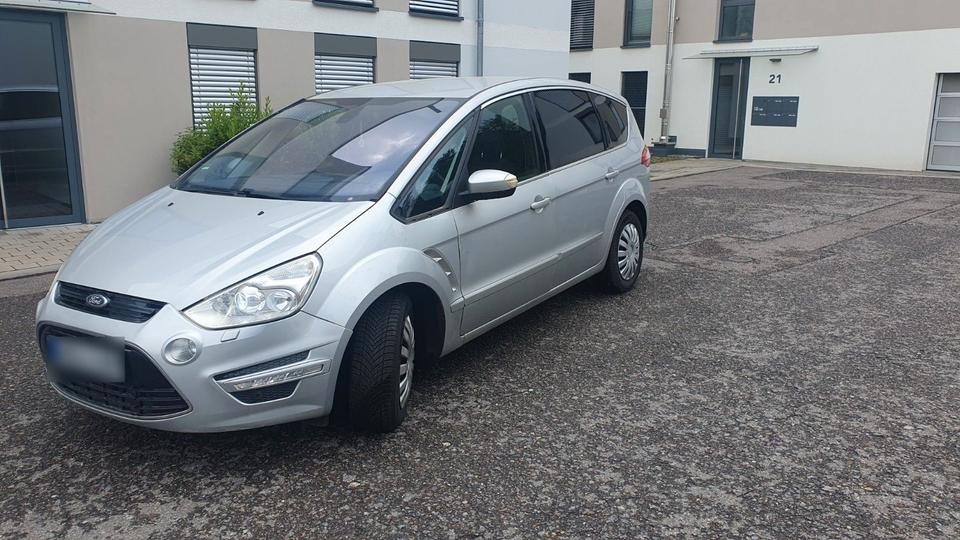 Ford S-Max 2011 — вигляд ззаду