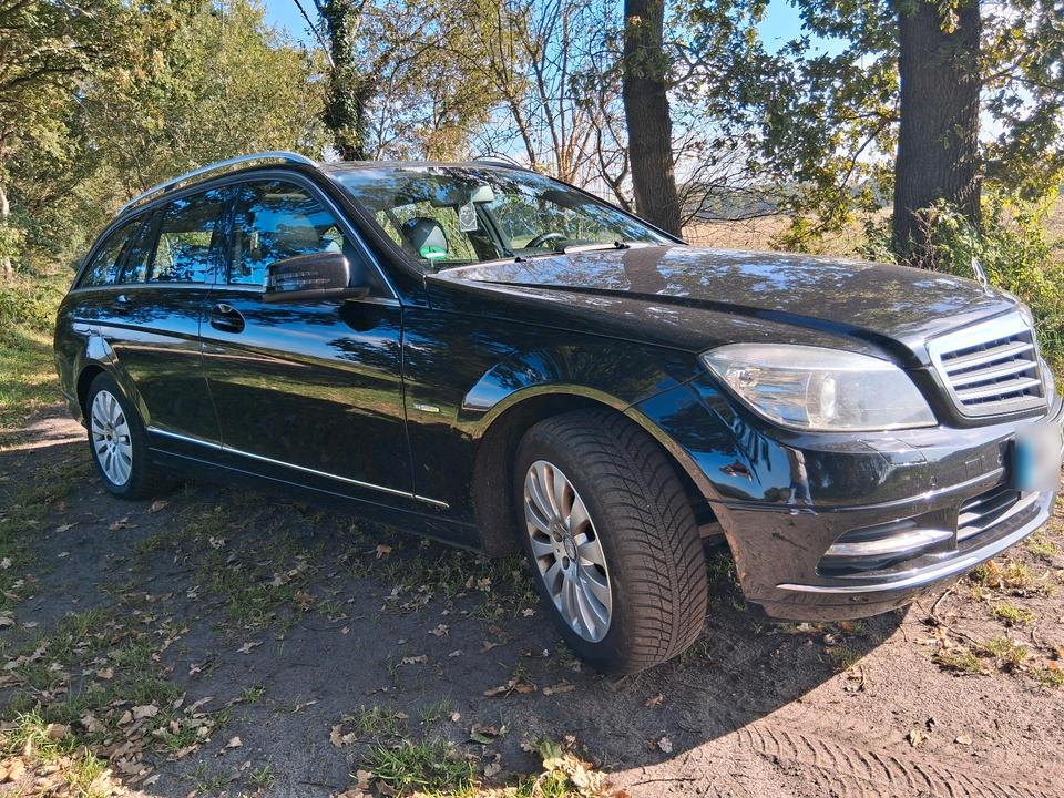 Mercedes Benz C 220 2011 — engine