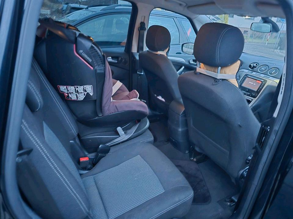 Ford S-Max 2011 — салон