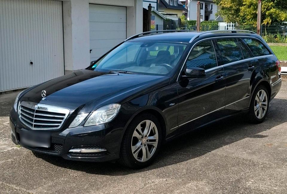 Mercedes Benz E 220 2012 — rear view