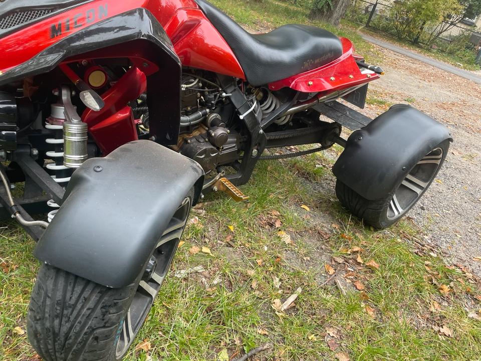 Weitere Motorräder Straßen Quad 2012 — interior