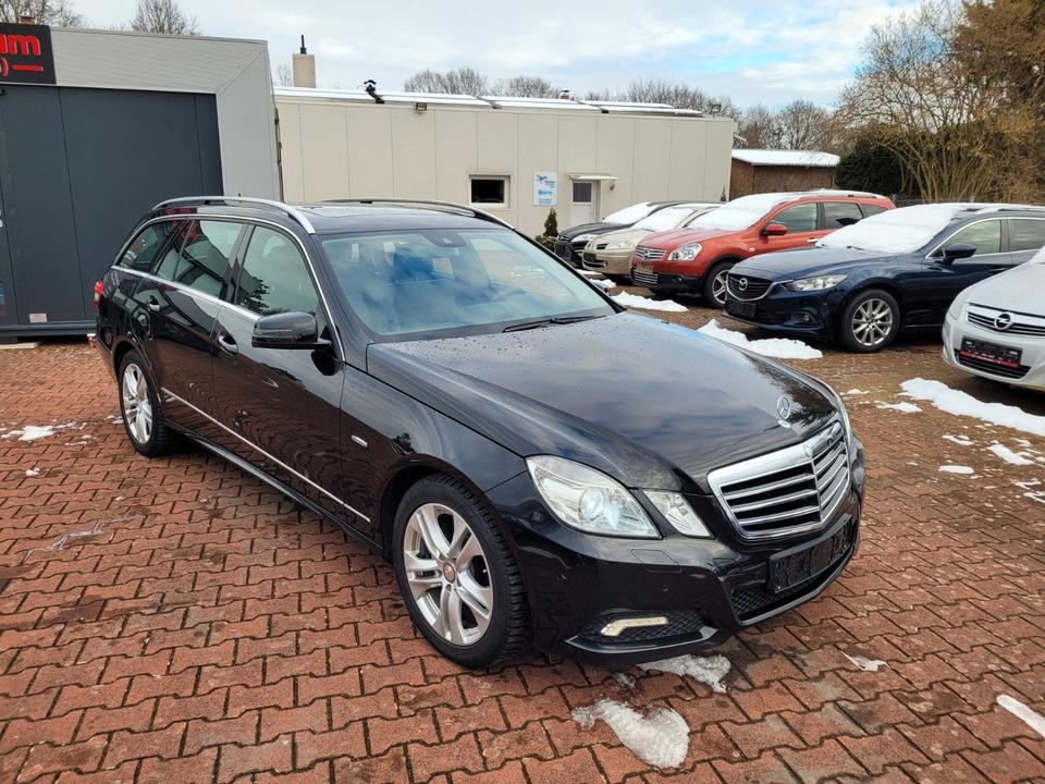 Mercedes Benz E 200 2010 — салон