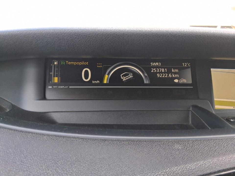 Renault Grand Scenic 2012 — photo 14