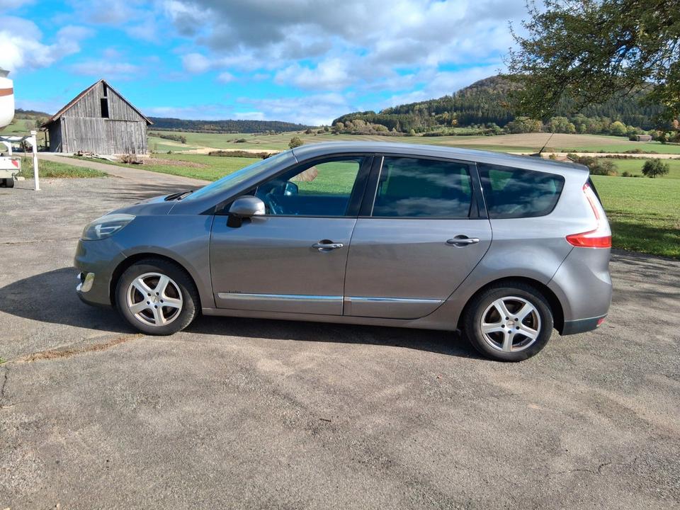 Renault Grand Scenic 2012 — rear view