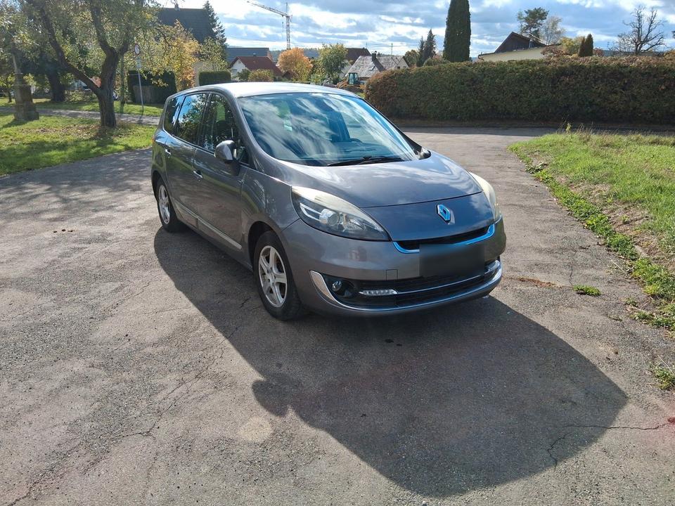 Renault Grand Scenic 2012 — interior