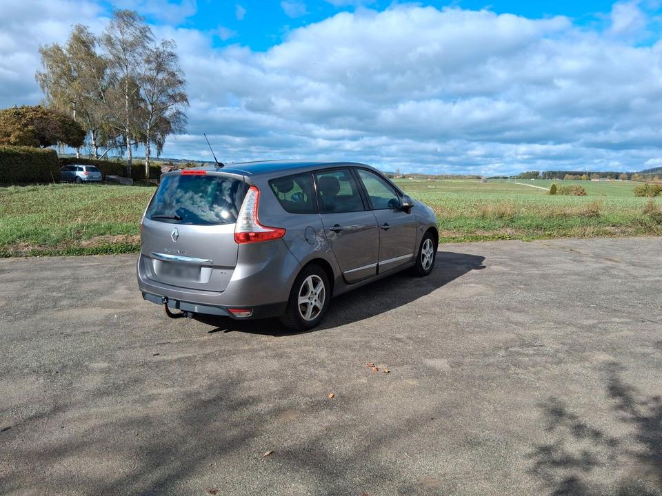Renault Grand Scenic 2012 — engine
