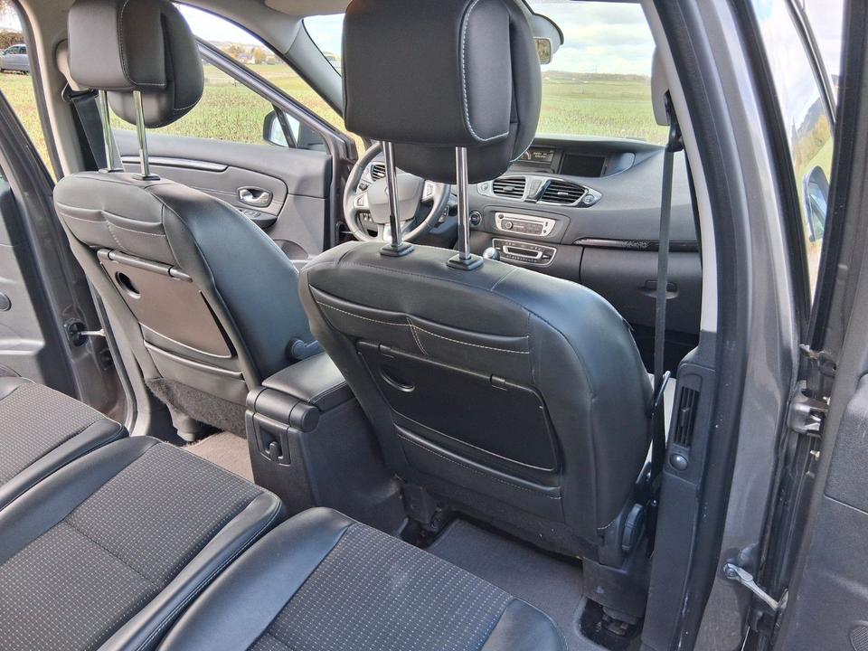 Renault Grand Scenic 2012 — photo 8