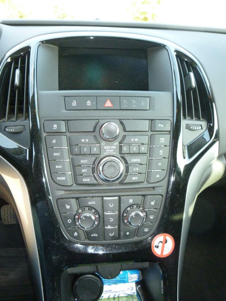 Opel Astra 2014 — photo 11