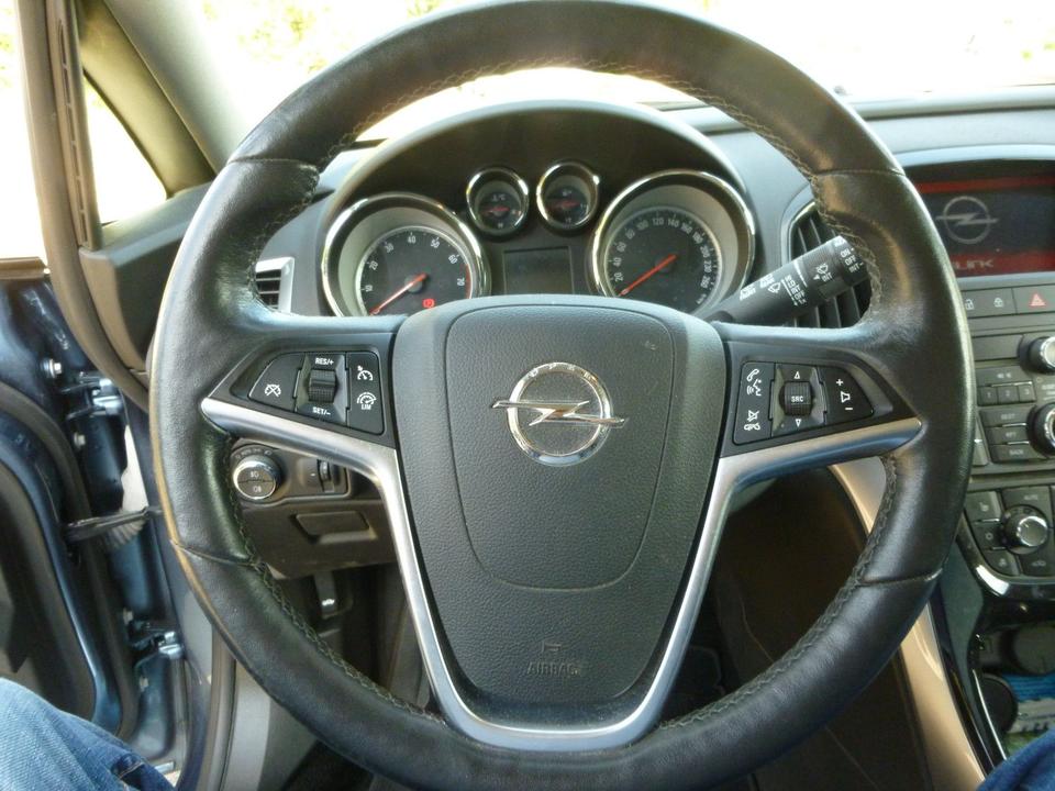Opel Astra 2014 — photo 12