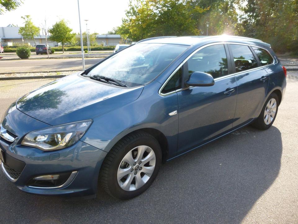 Opel Astra 2014 — engine