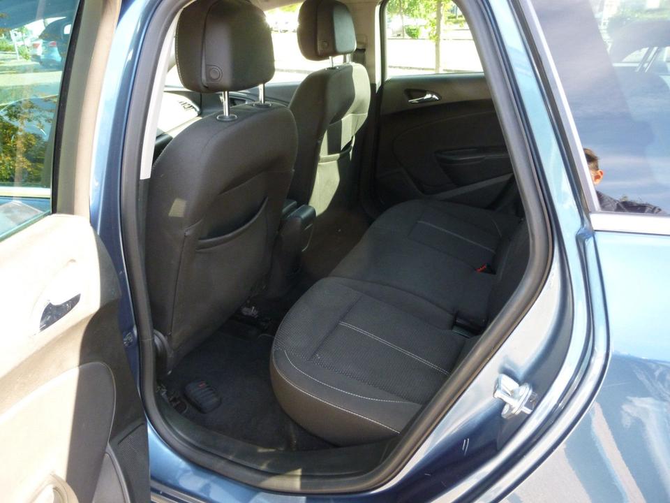 Opel Astra 2014 — photo 9