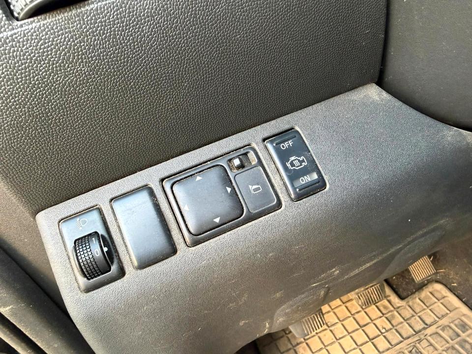 Nissan Navara 2009 — photo 10