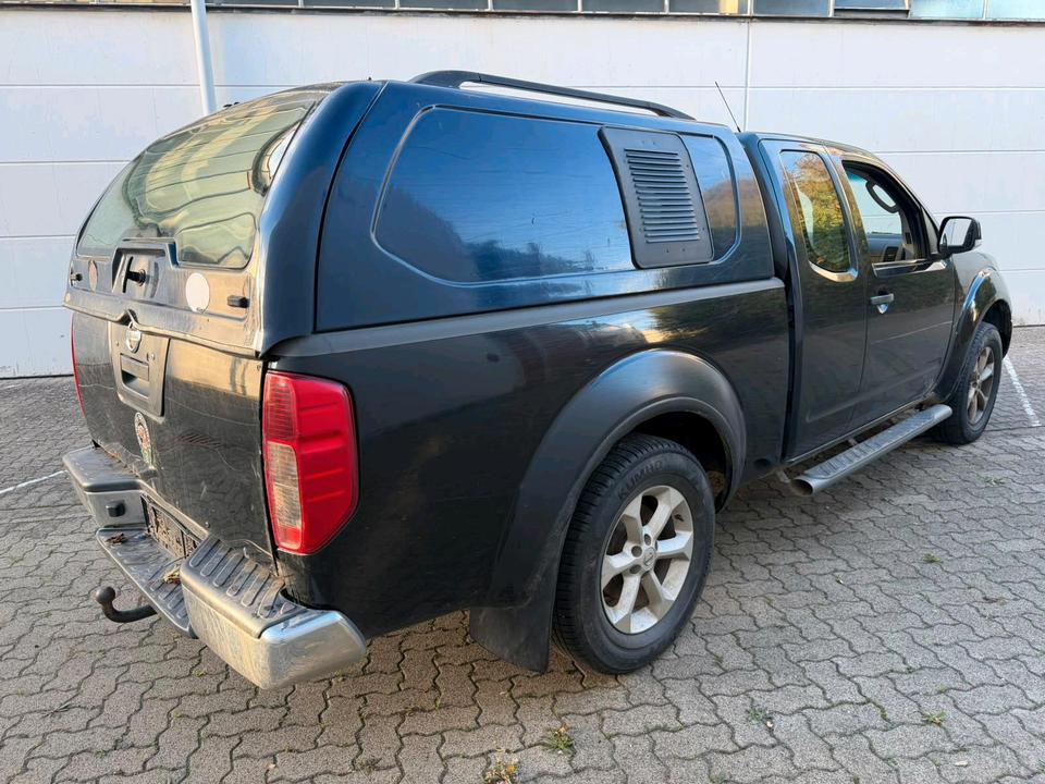 Nissan Navara 2009 — interior