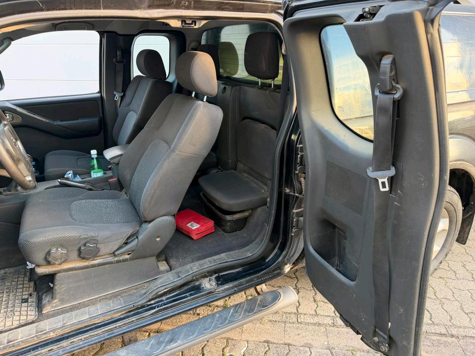 Nissan Navara 2009 — photo 8