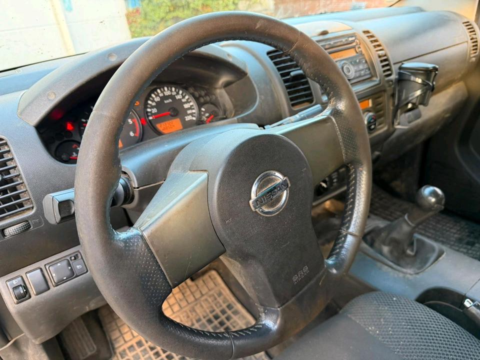 Nissan Navara 2009 — photo 9