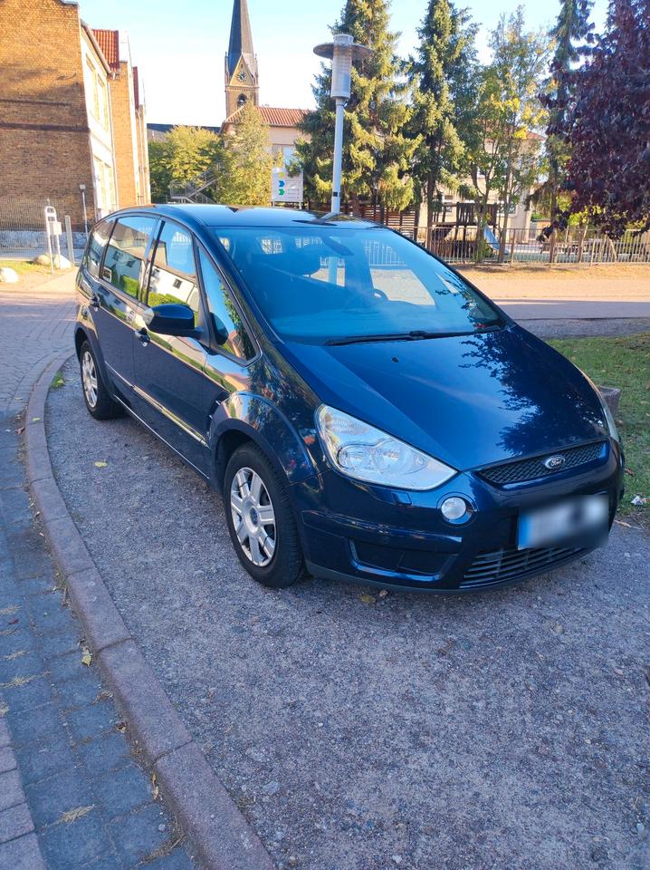 Ford S-Max 2009 — rear view