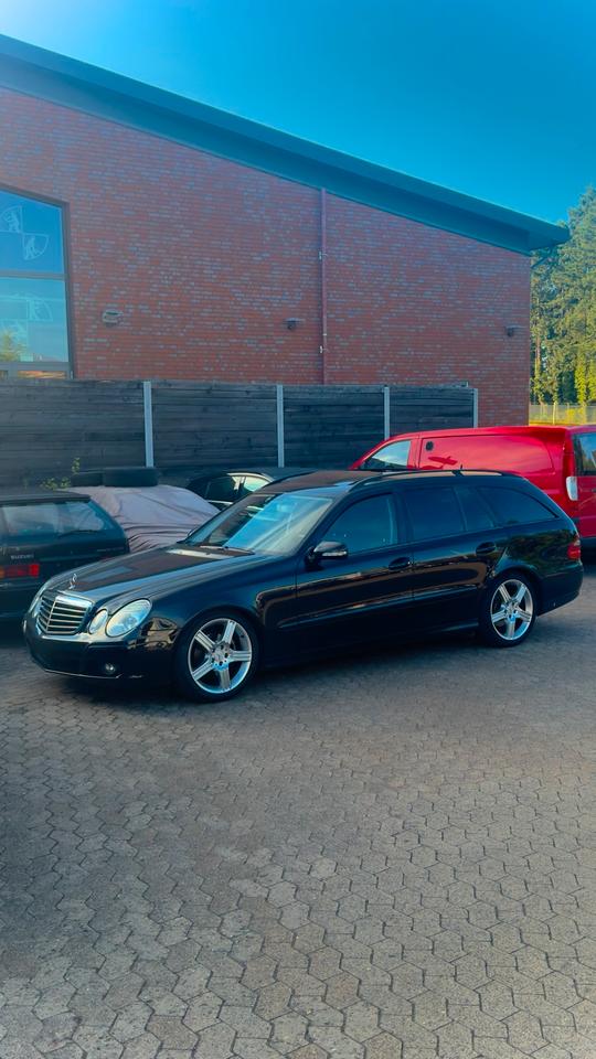 Mercedes Benz E 200 2007 — rear view
