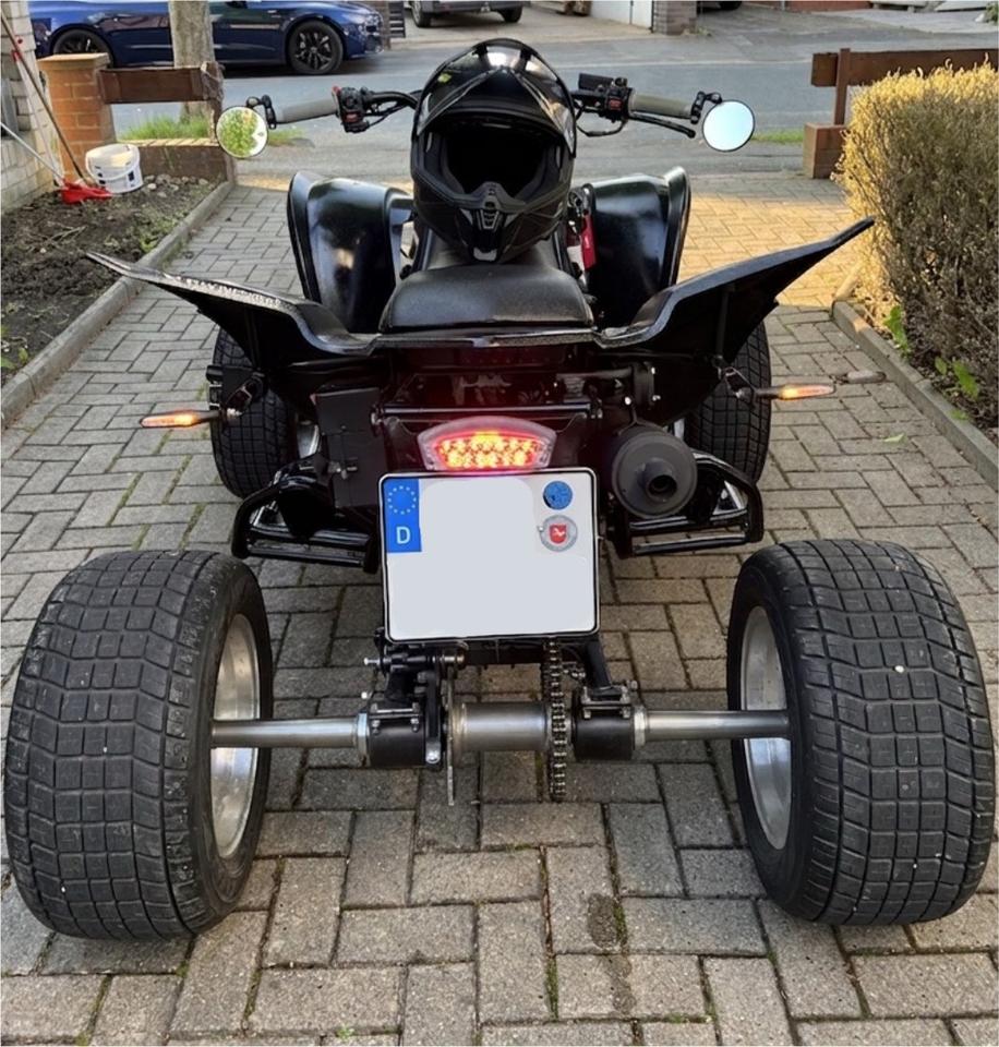  Sport Quad in Schwarz 250 2011 — interior