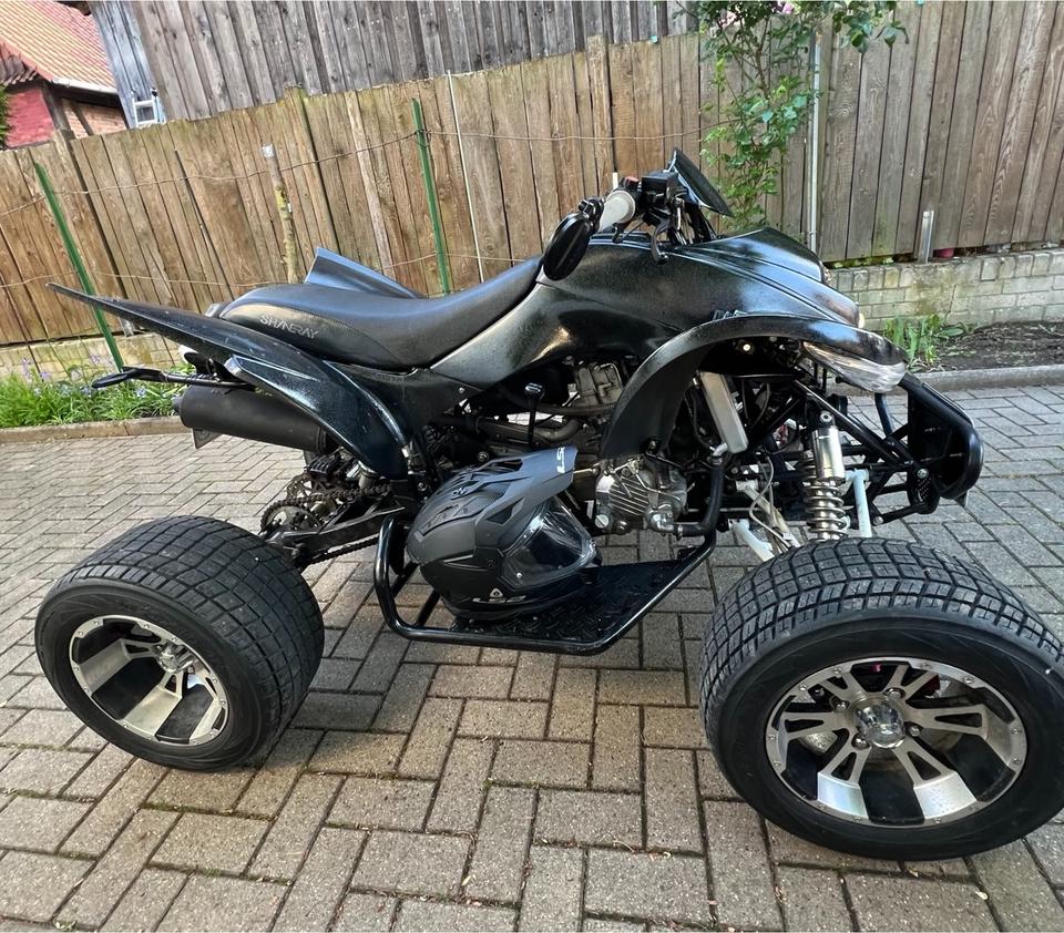  Sport Quad in Schwarz 250 2011 — engine