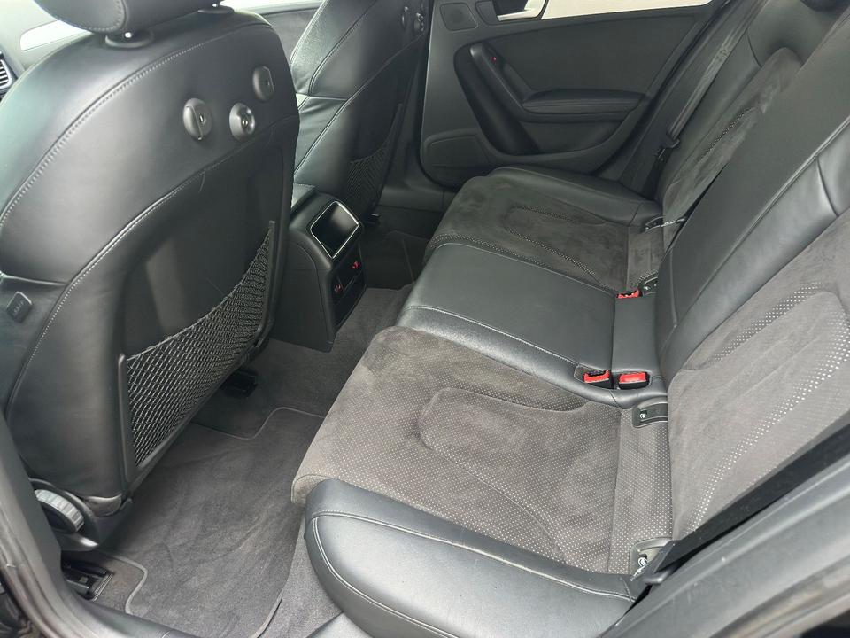 Audi A4 2010 — photo 11