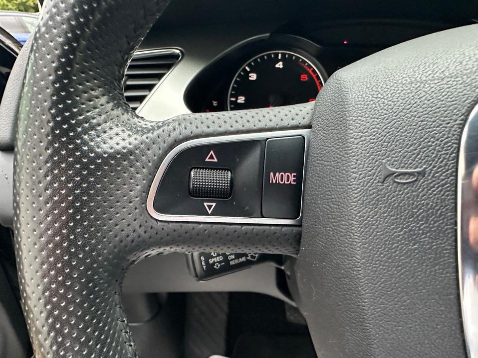 Audi A4 2010 — photo 15