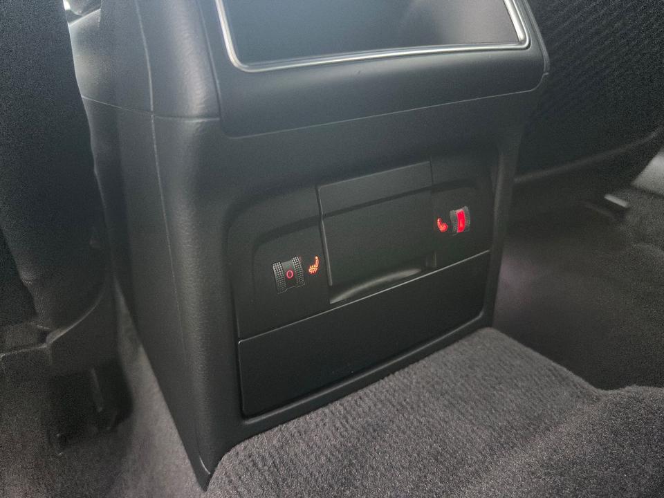Audi A4 2010 — photo 24
