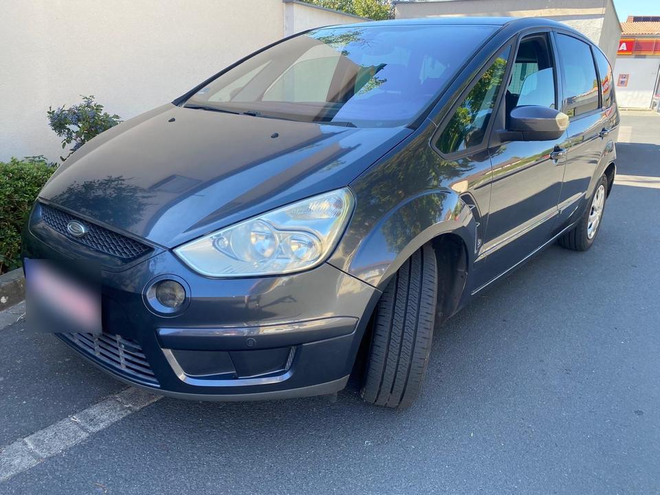Ford S-Max 2007 — вигляд ззаду