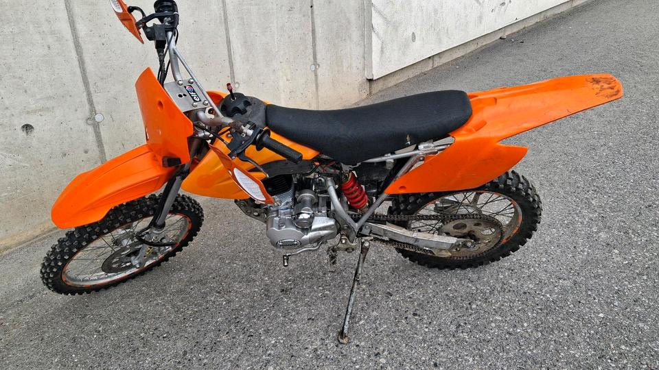 Weitere Motorräder Gelöscht • KXD Dirtbike 150ccm Motocross 2013 — вигляд ззаду