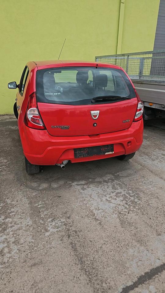  Dacia sandero 2009 — engine