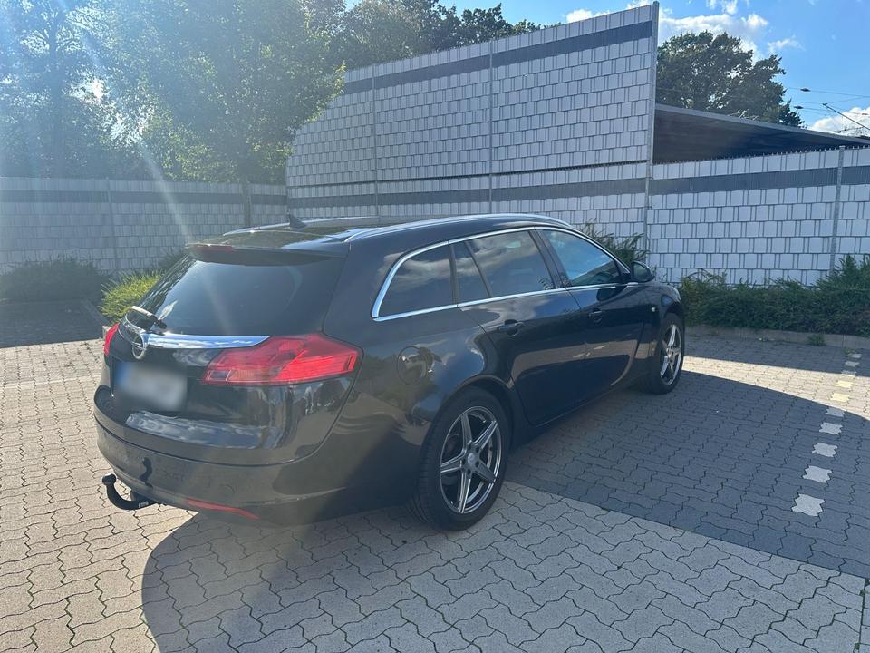 Opel Insignia 2013 — interior