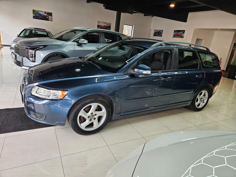 Volvo V50 2010 — photo 10