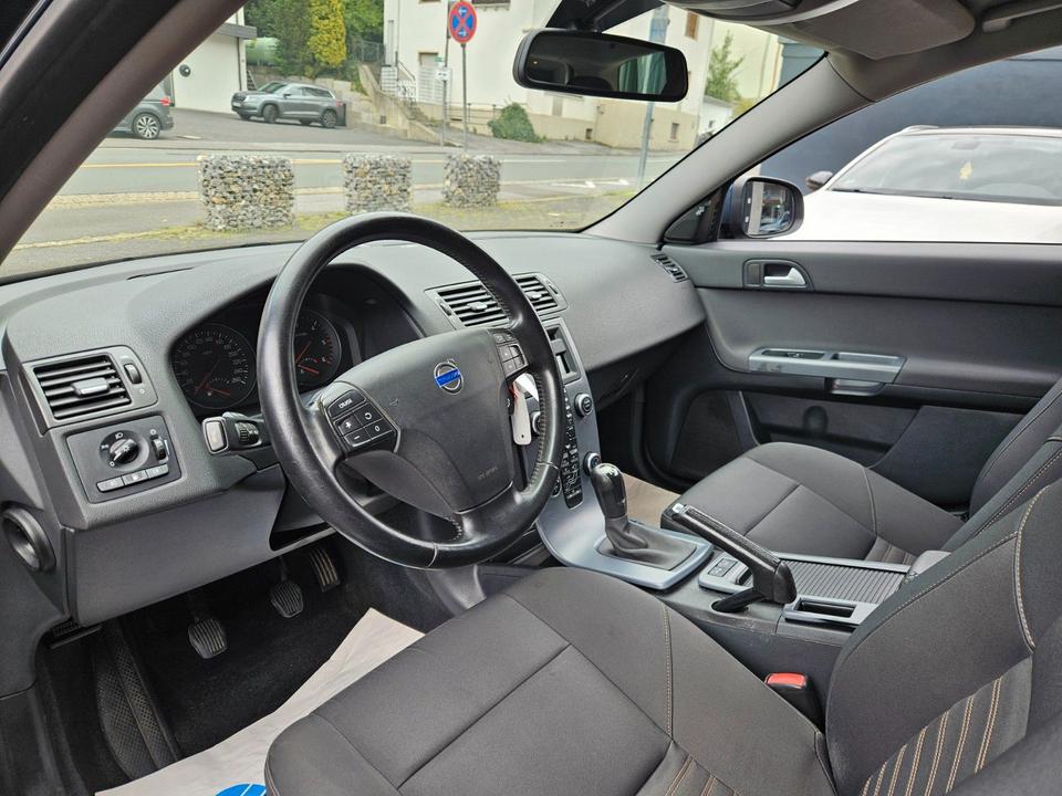 Volvo V50 2010 — photo 11