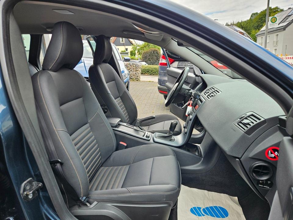 Volvo V50 2010 — photo 14