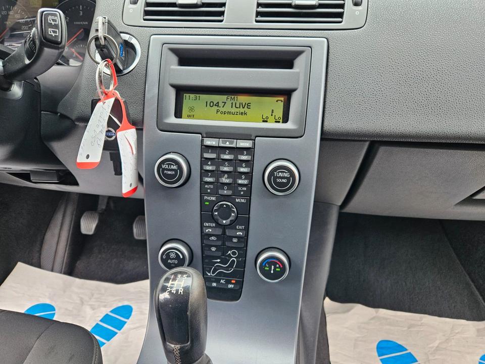 Volvo V50 2010 — photo 16