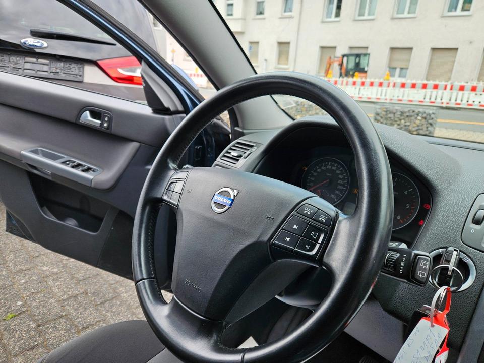Volvo V50 2010 — photo 17