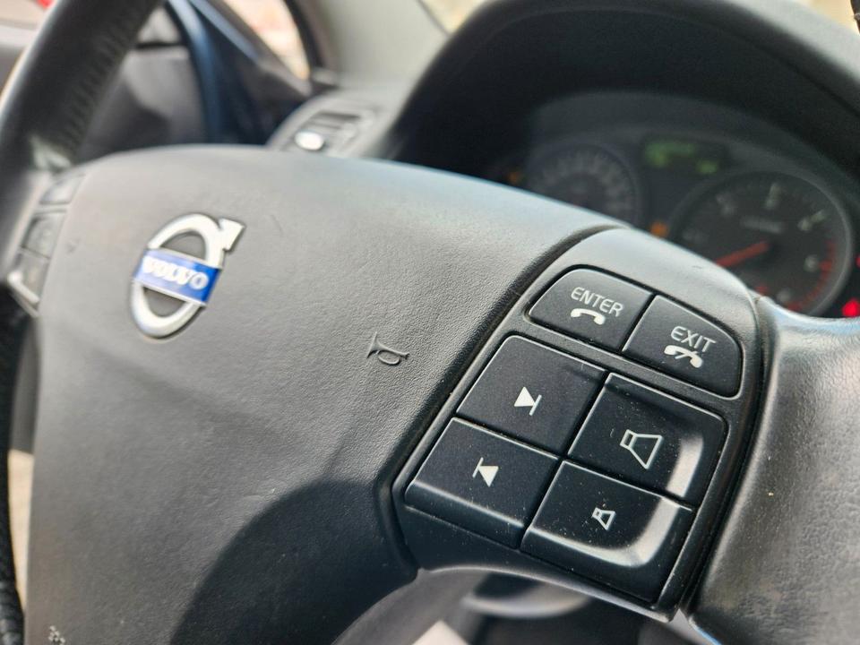 Volvo V50 2010 — photo 18