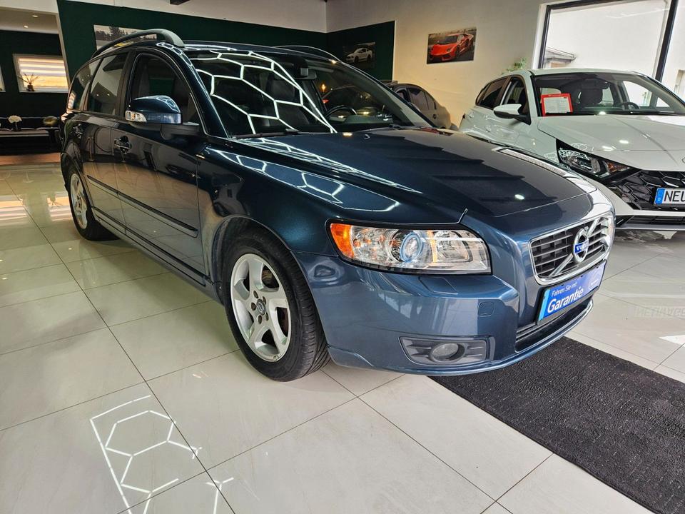 Volvo V50 2010 — rear view