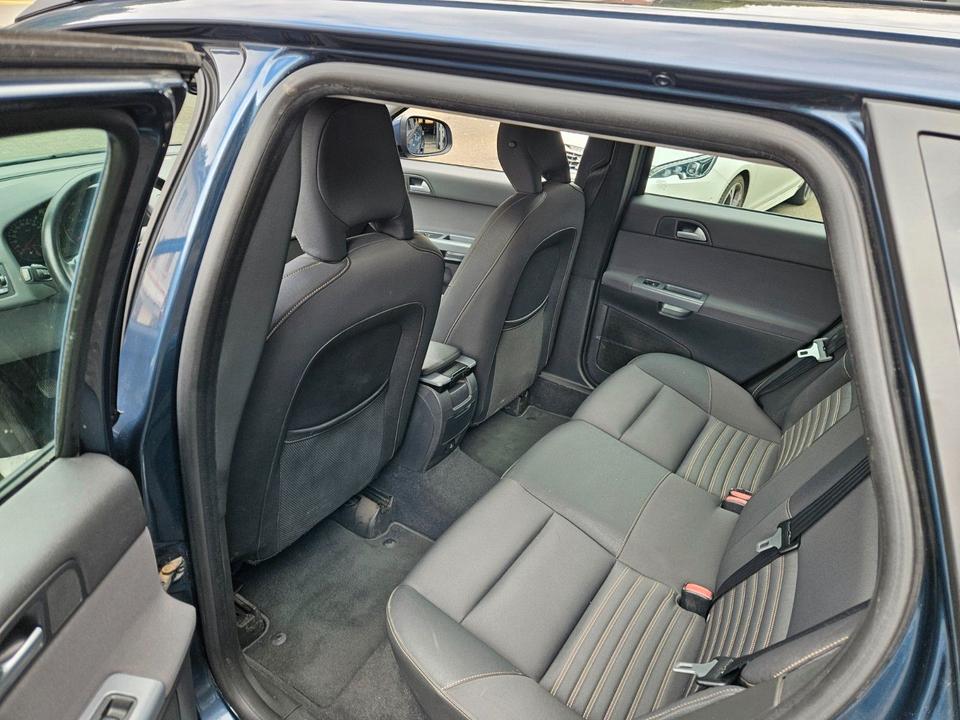 Volvo V50 2010 — photo 21