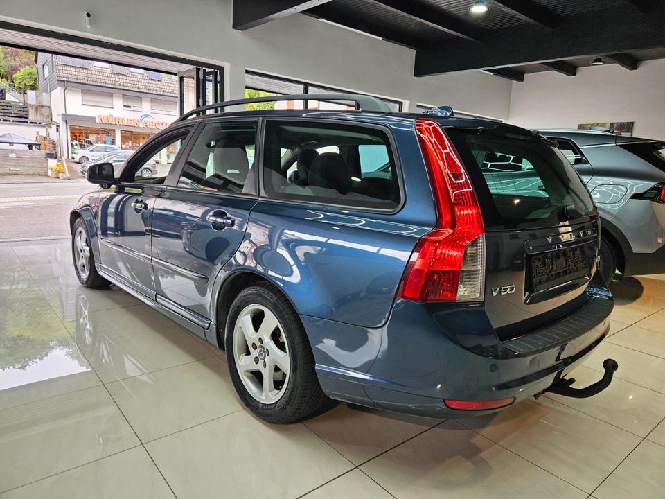 Volvo V50 2010 — photo 8