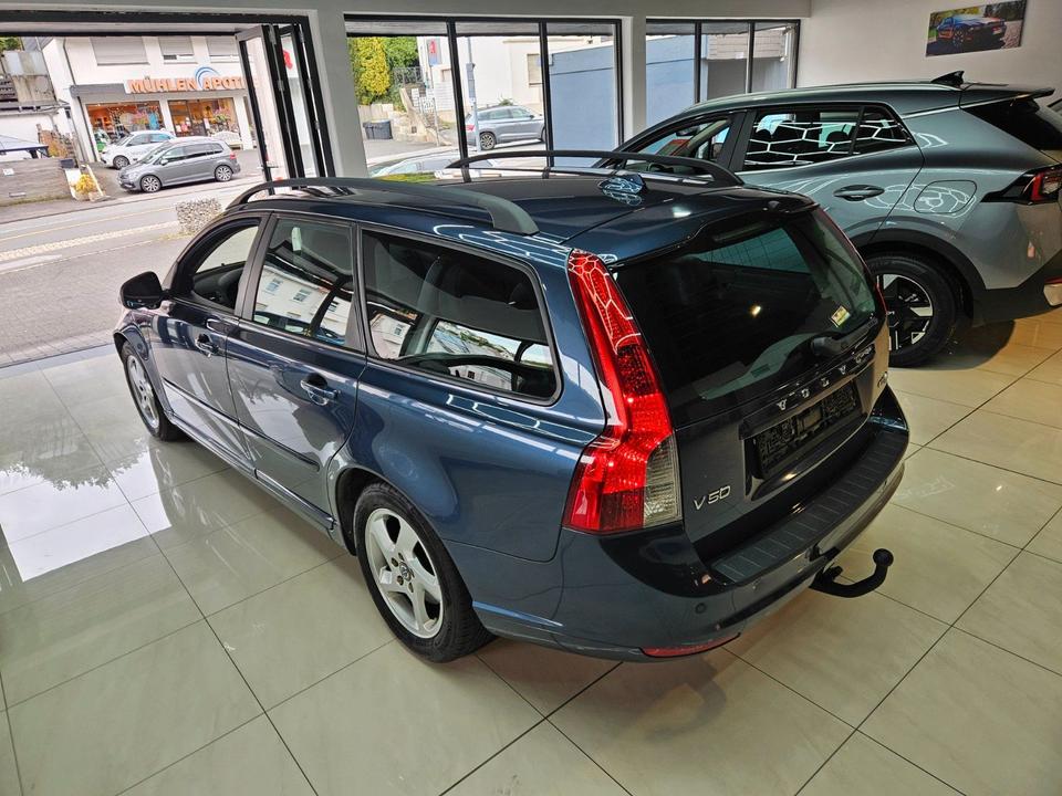 Volvo V50 2010 — photo 9