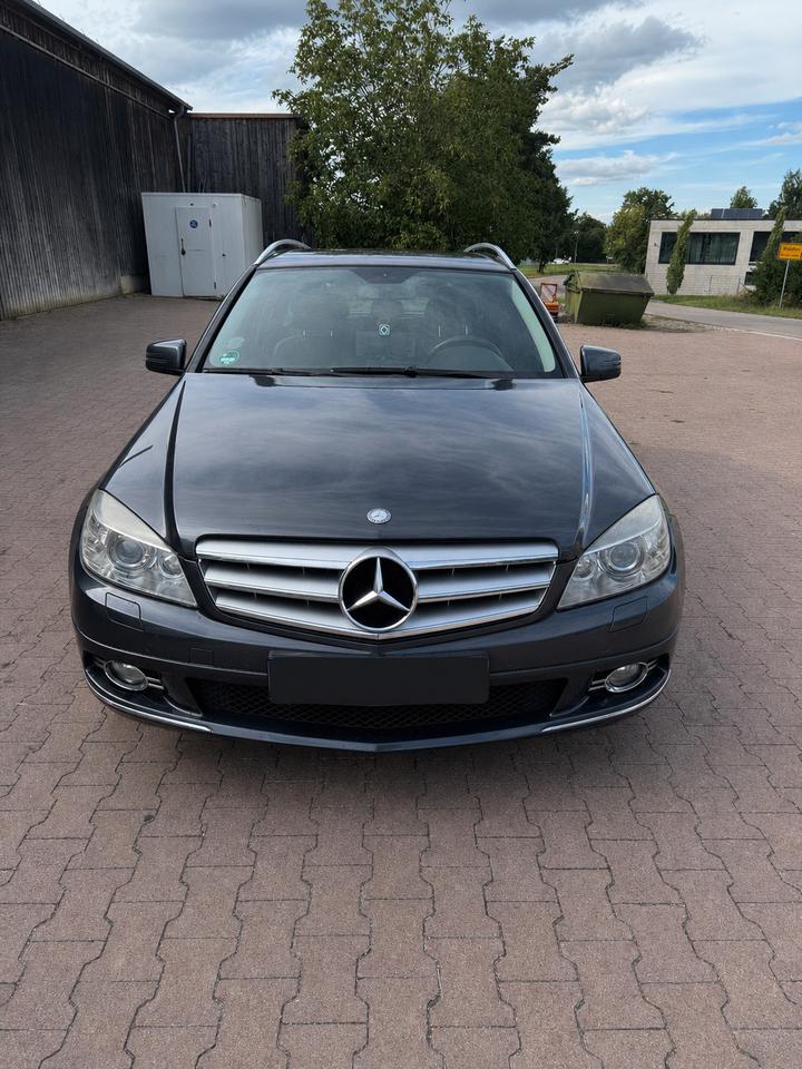 Mercedes Benz C 220 2010 — rear view