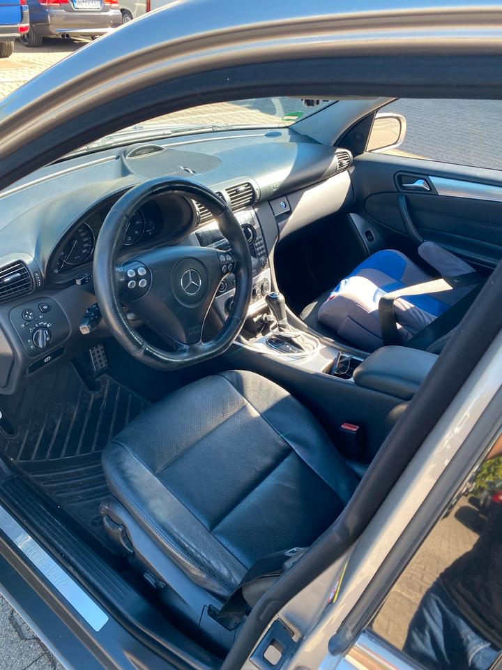 Mercedes Benz Weitere C-Klasse 2006 — interior