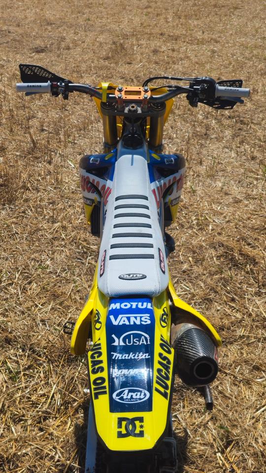 Suzuki rmz 450 Motocross no 250 sx yz kx 2010 — вигляд ззаду