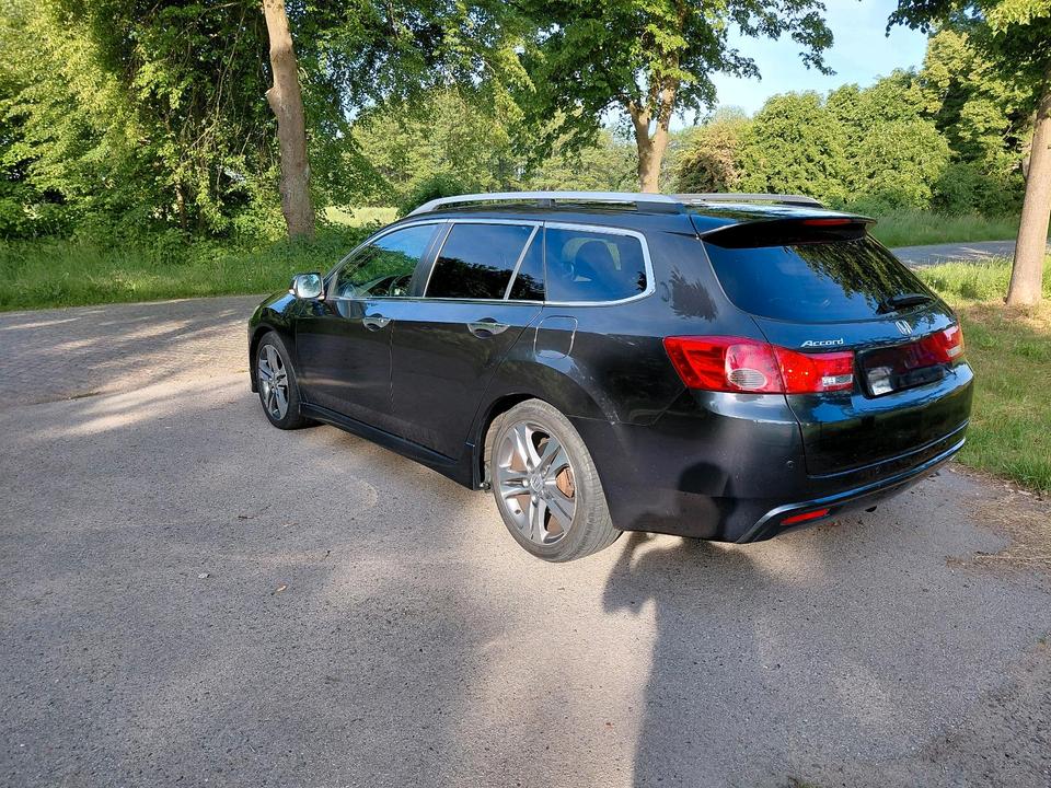 Honda Accord 2011 — rear view
