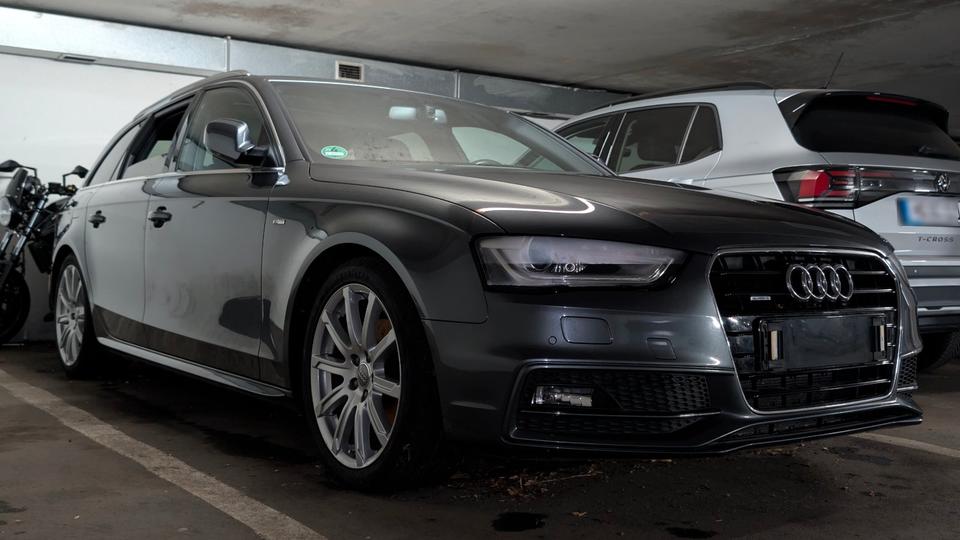 Audi A4 2014 — rear view