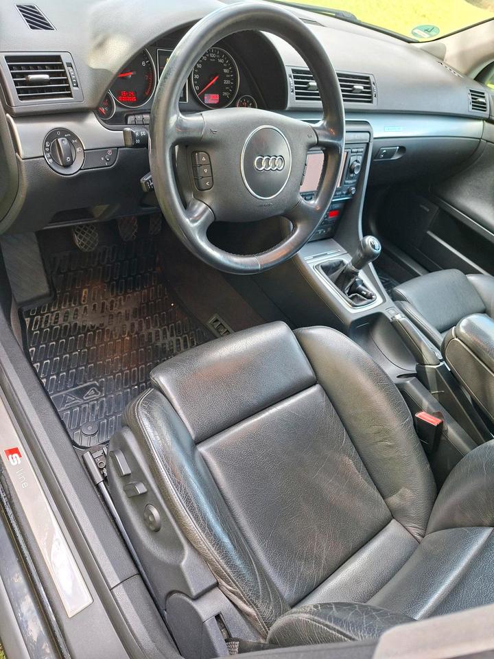 Audi A4 2004 — photo 8