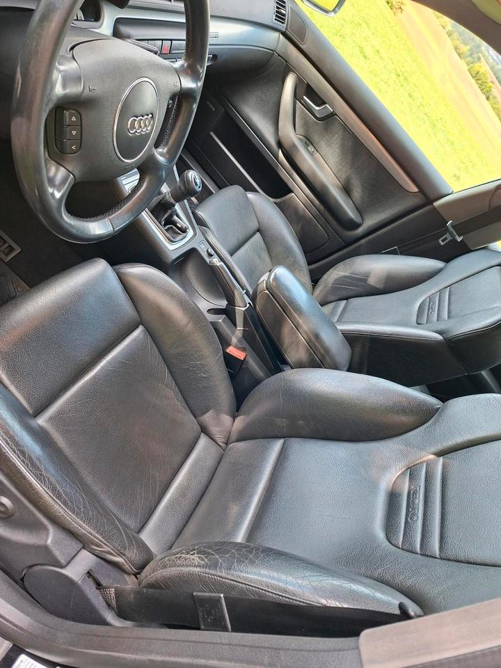 Audi A4 2004 — photo 9