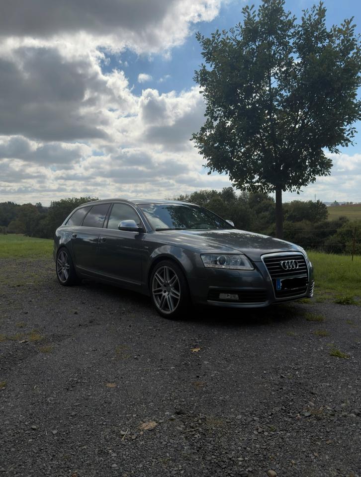 Audi A6 2011 — салон